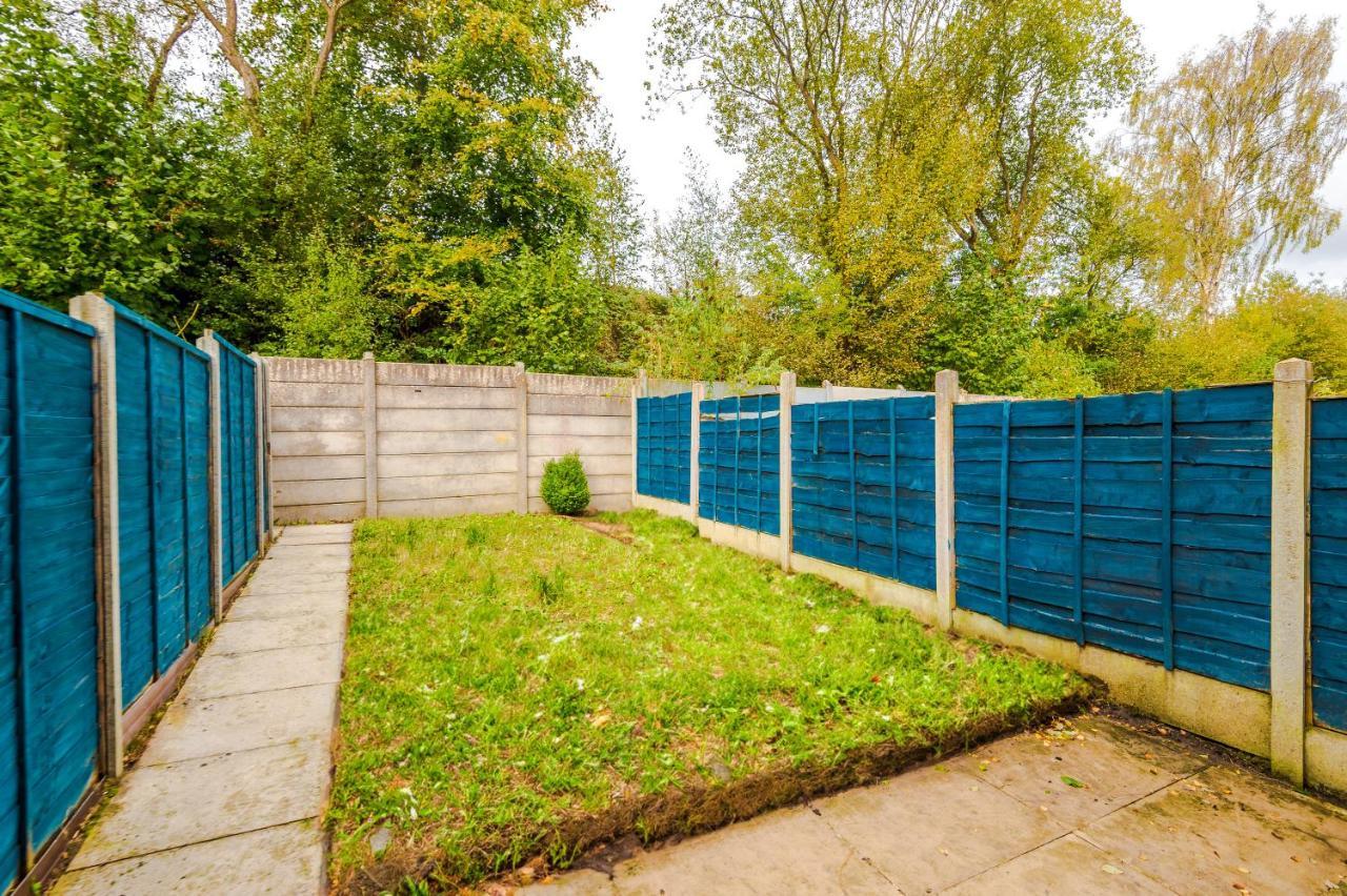 Manchester Comfortable 3 Bedroom House, Free Parking, Wifi & Disneyplus Worsley Esterno foto