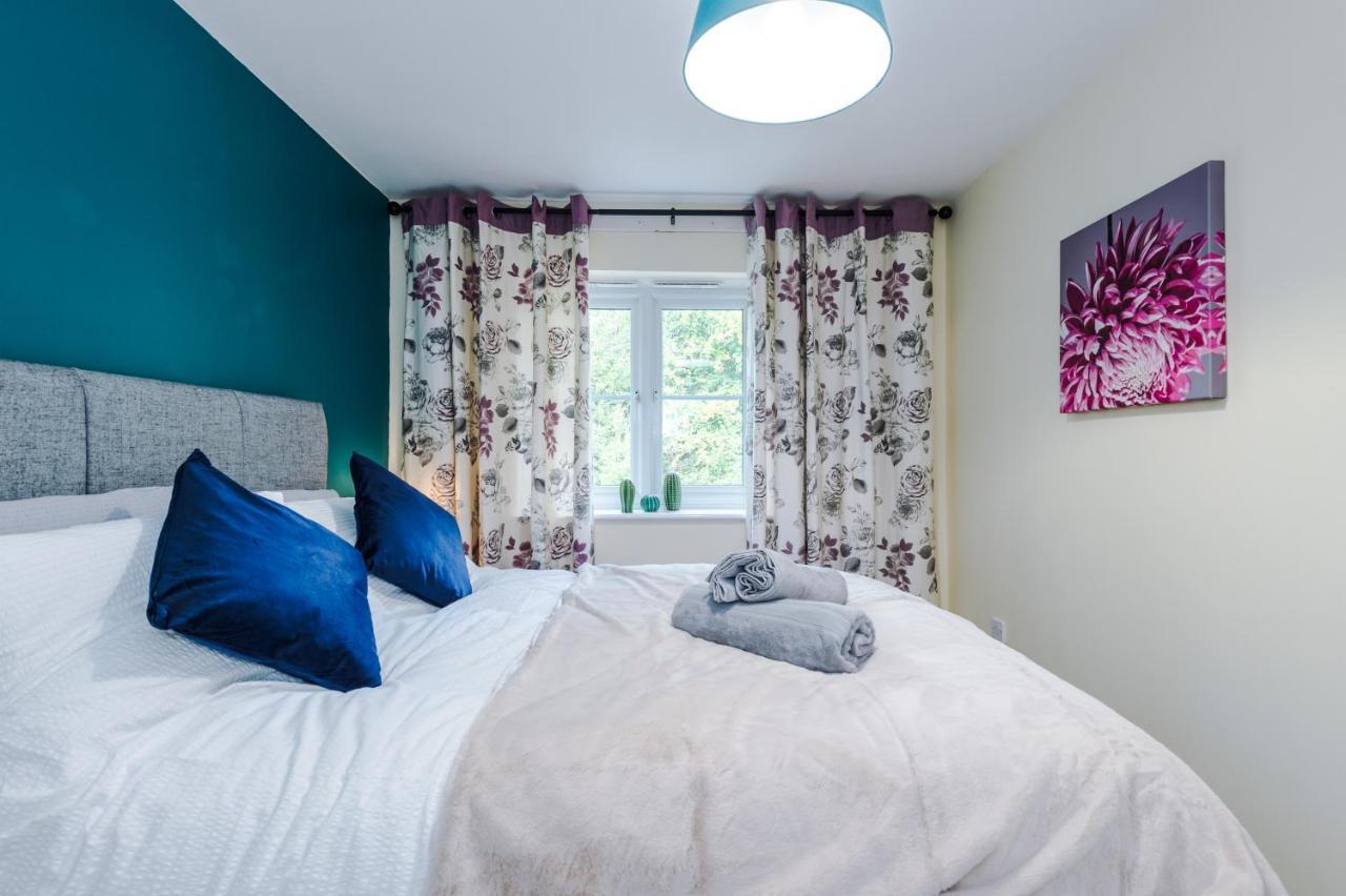 Manchester Comfortable 3 Bedroom House, Free Parking, Wifi & Disneyplus Worsley Esterno foto