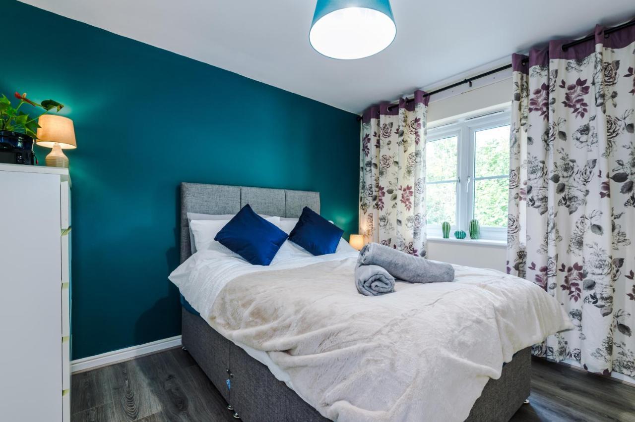 Manchester Comfortable 3 Bedroom House, Free Parking, Wifi & Disneyplus Worsley Esterno foto